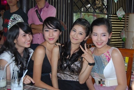 Hot girl hội ngộ ở Hà Nội