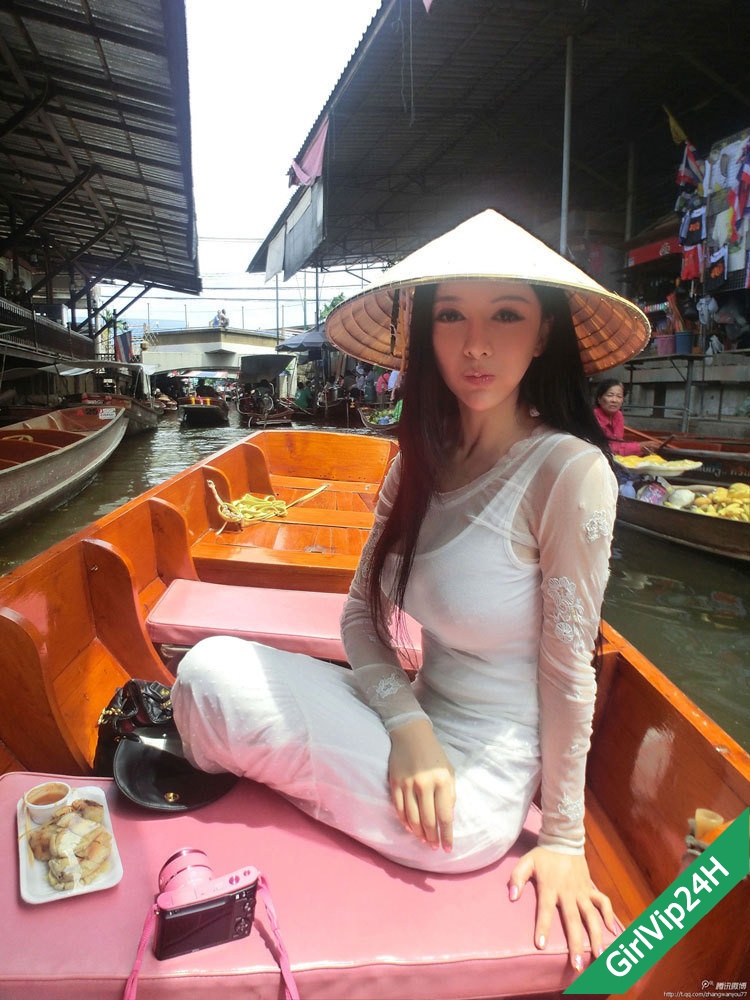 Hot girl Trung Quốc ngây thơ, đẹp dịu dàng với nón lá Việt